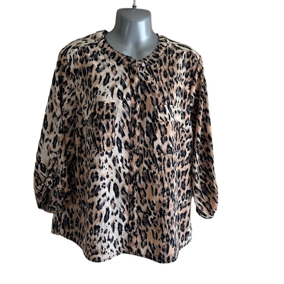 Notations Petite Animal Print Button Down Blouse • Used • Size: PXL - Picture 4 of 5
